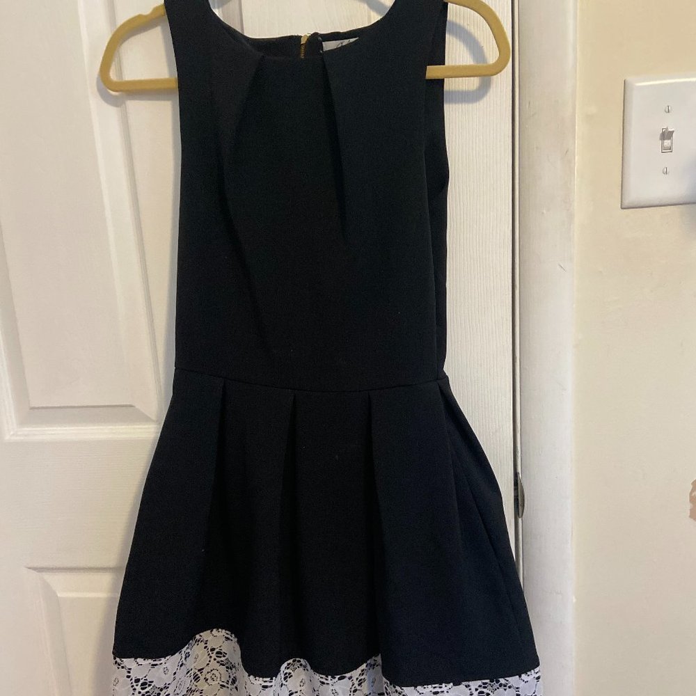 Closet (ModCloth) Black dress with white lace accent - Picture 1 of 4
